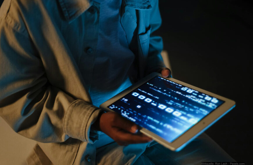 Dark Mode vs. Light Mode: Welcher ist besser für deine Augen und den Akku?