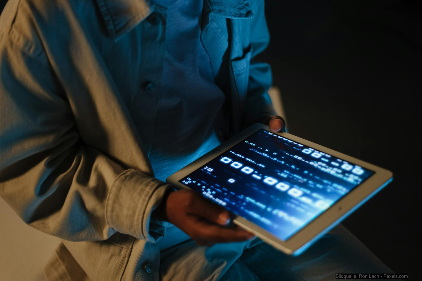 Dark Mode vs. Light Mode: Welcher ist besser für deine Augen und den Akku?