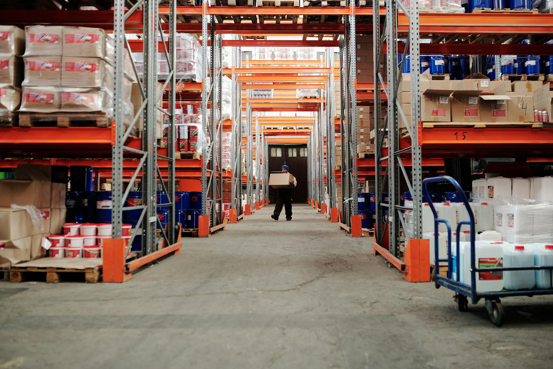 Die Rolle der Technologie in der Zukunft der Logistik und des Transports 1 Die Digitalisierung und Automatisierung von Abläufen sind in der Logistik- und Transportbranche weiter auf dem Vormarsch.