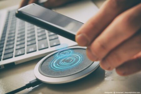 Induktive-Ladegeraete-Smartphones-Vorteile-Qi-Standard